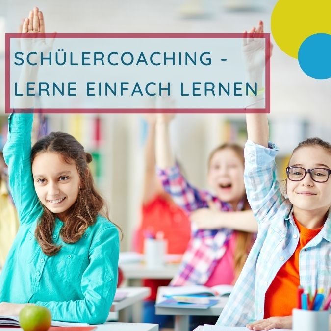 Titel - Schülercoaching - Lerne einfach lernen; Inhalt - jugendliche Schülerinnen engagiert in der Klasse