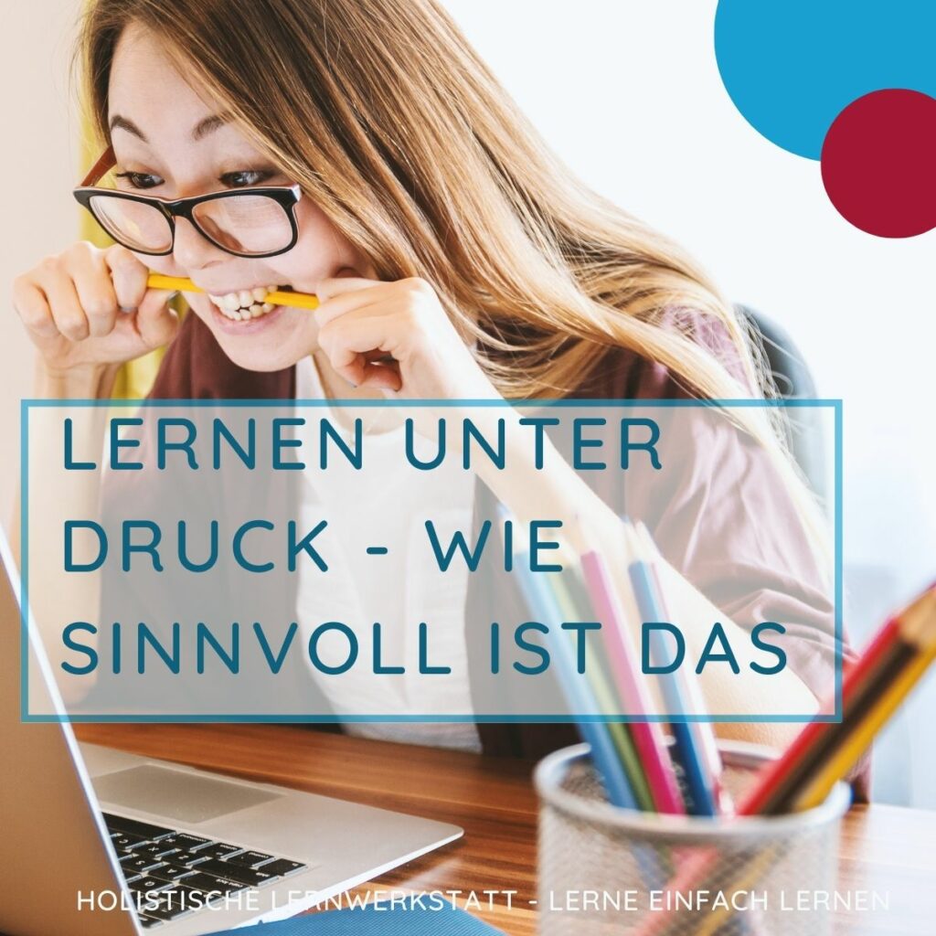 Titel - Lernen unter Druck, wie sinnvoll ist das; Inhalt - junge Frau beißt auf ihren Stift